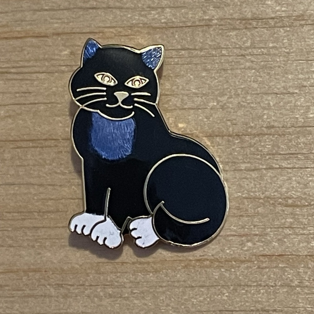 Vintage 1990s Black Cat Enamel Brooch Gold Tone White Paws Kitten Pin